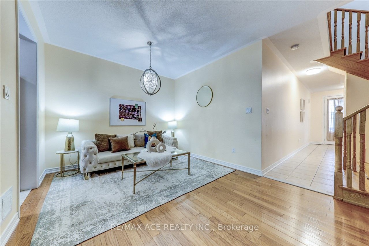 75 Campwood Cres
