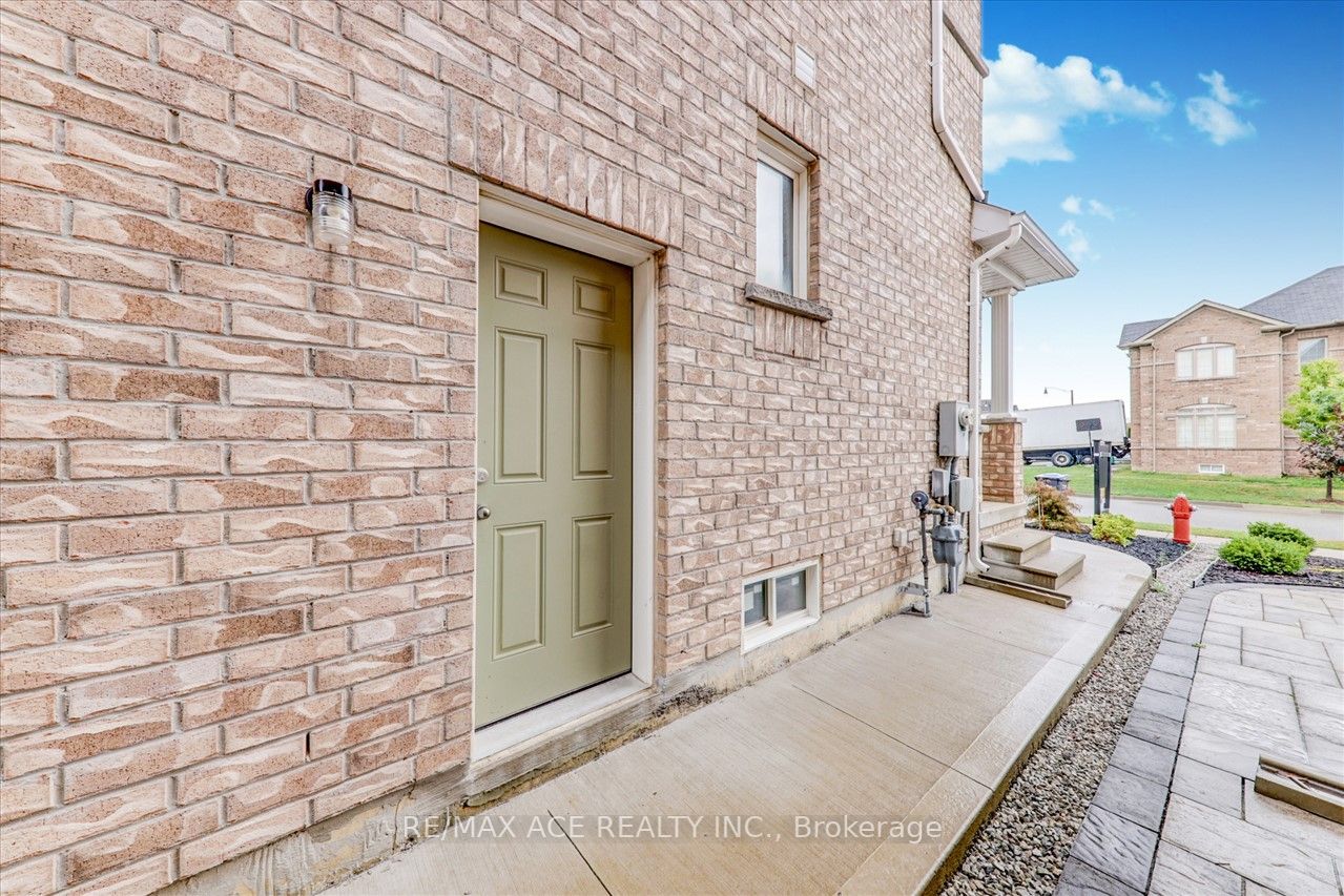 75 Campwood Cres