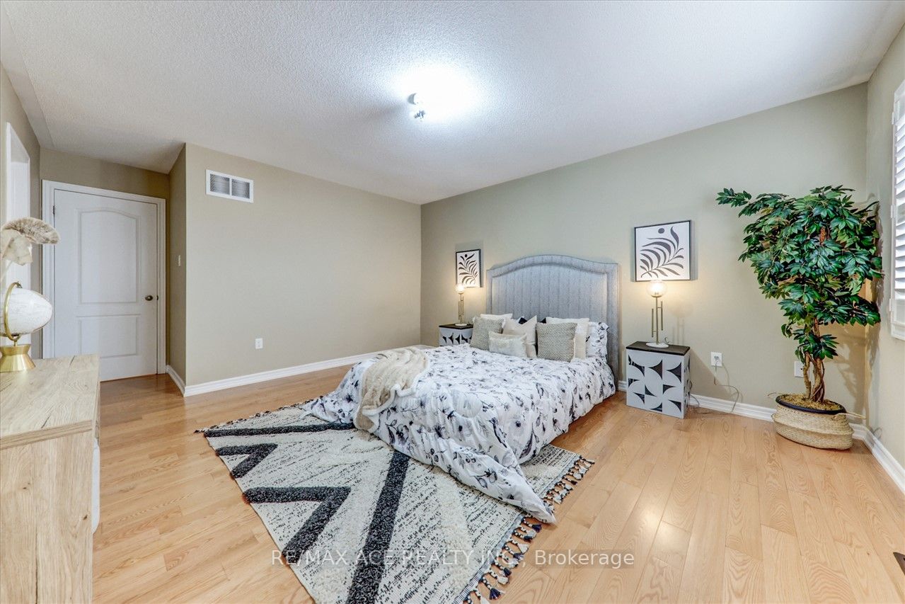 75 Campwood Cres
