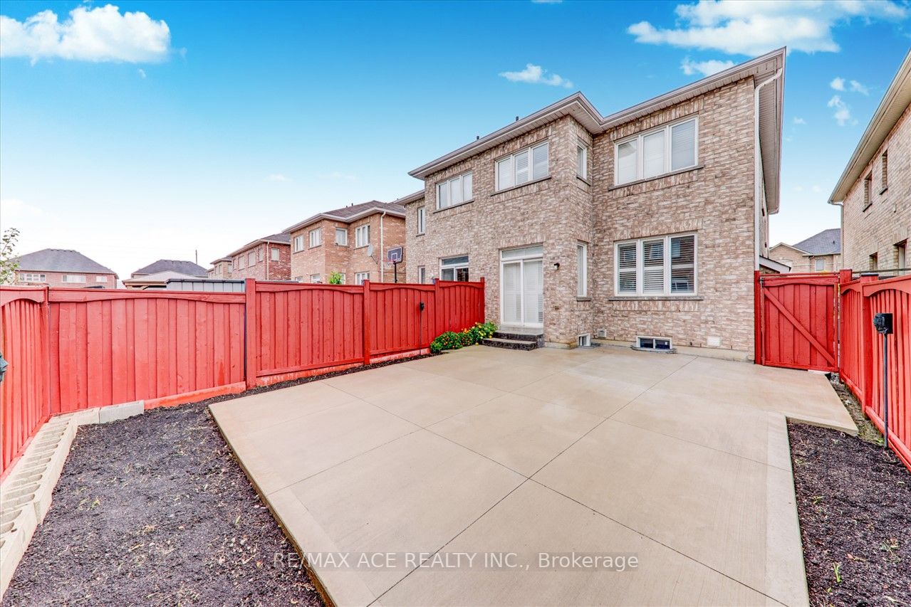 75 Campwood Cres