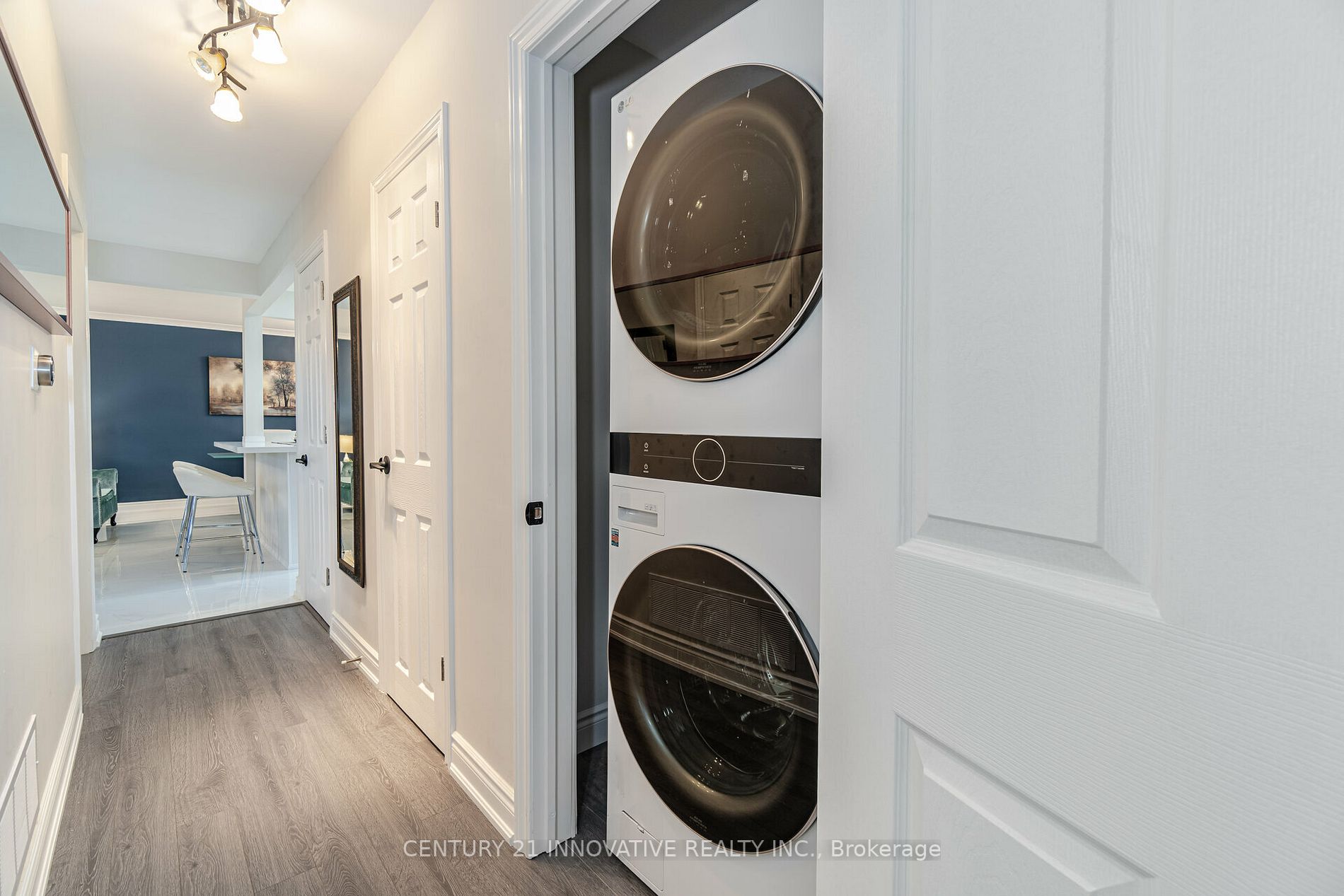 401 Dorchester Cres