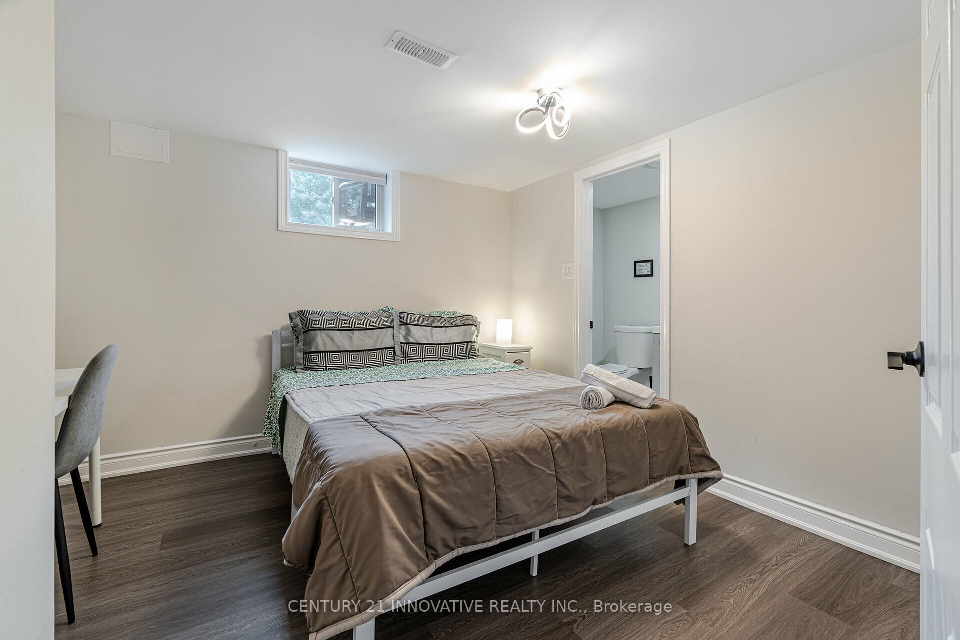 401 Dorchester Cres