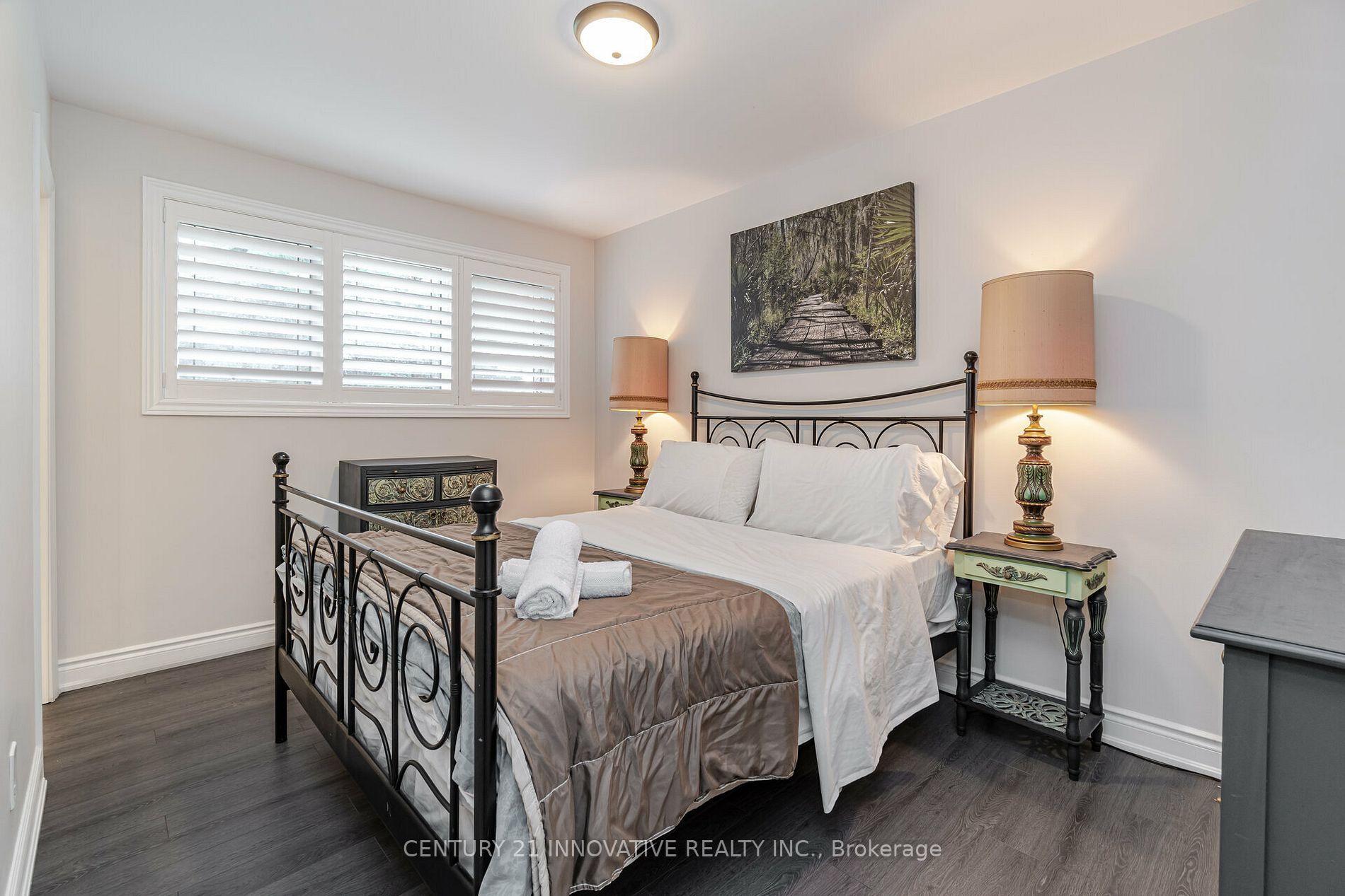 401 Dorchester Cres