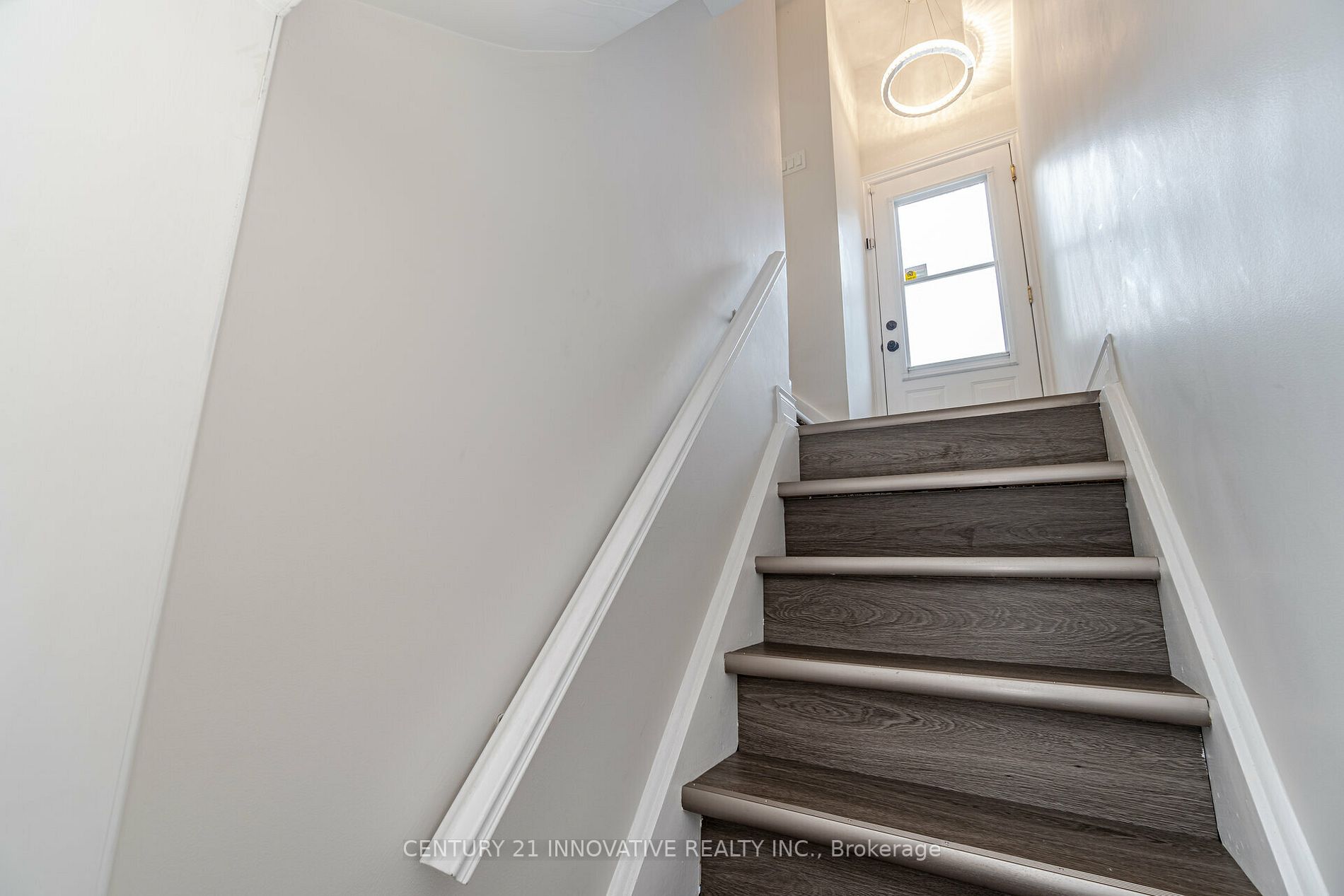 401 Dorchester Cres