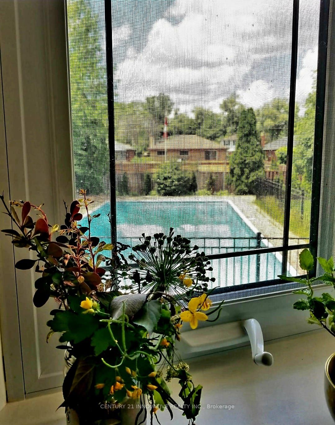 401 Dorchester Cres