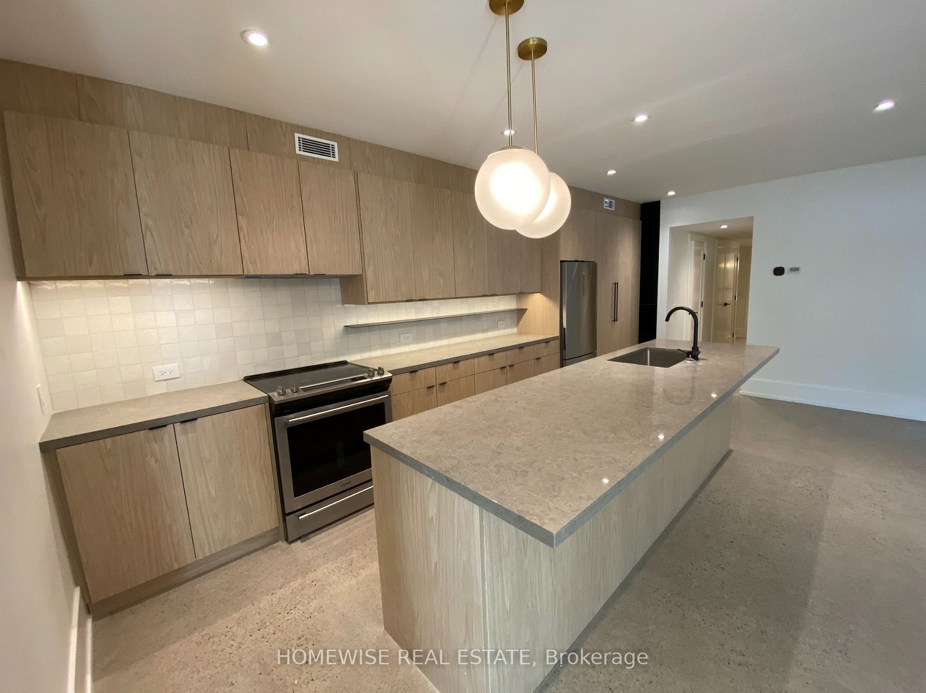 1540 King St W, #1B