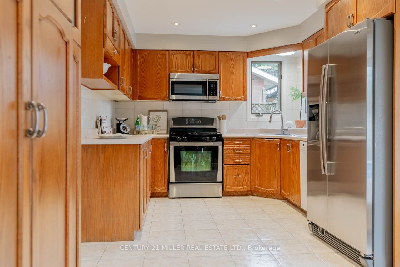 501 Mathewman Cres