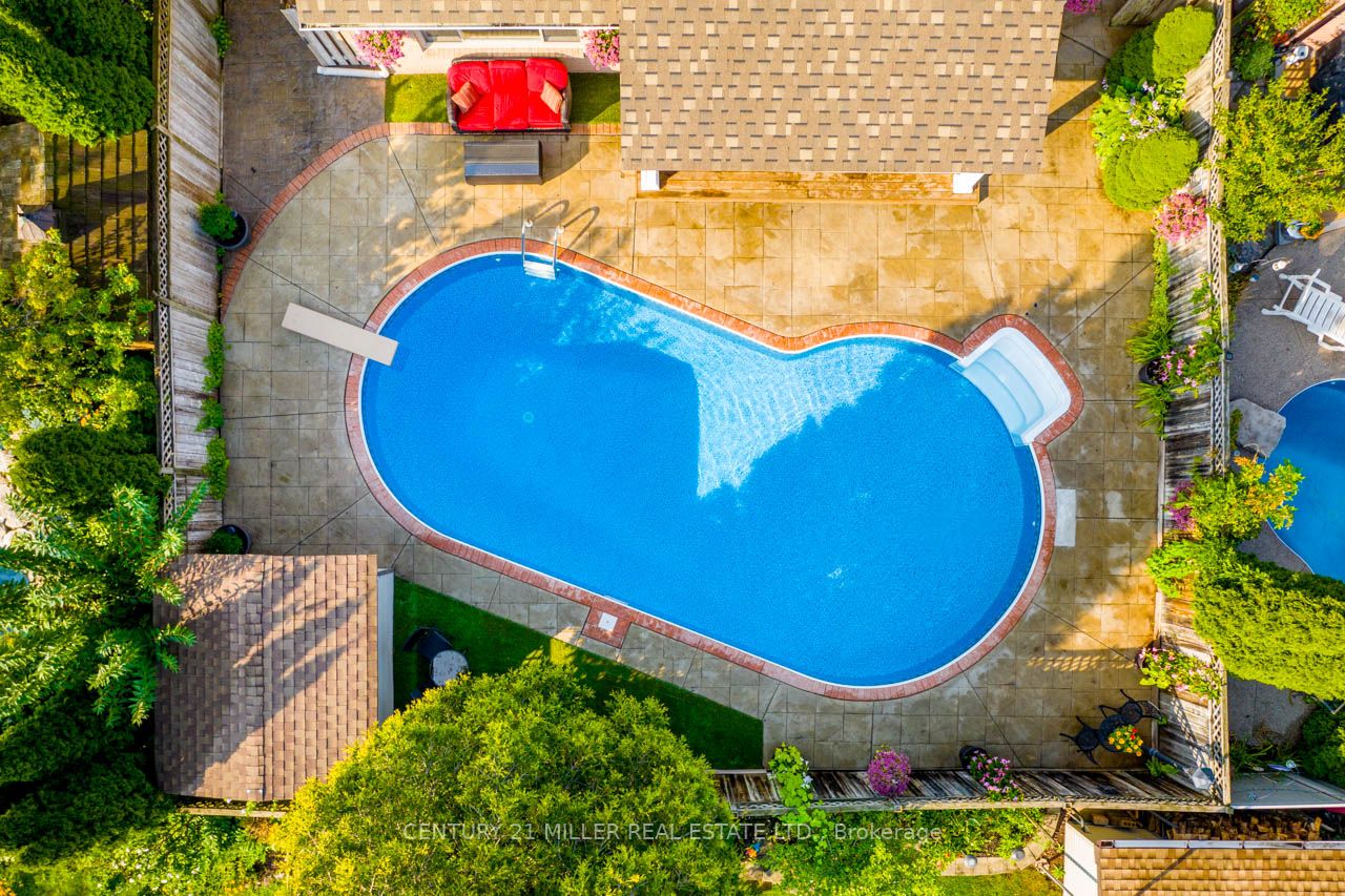 501 Mathewman Cres