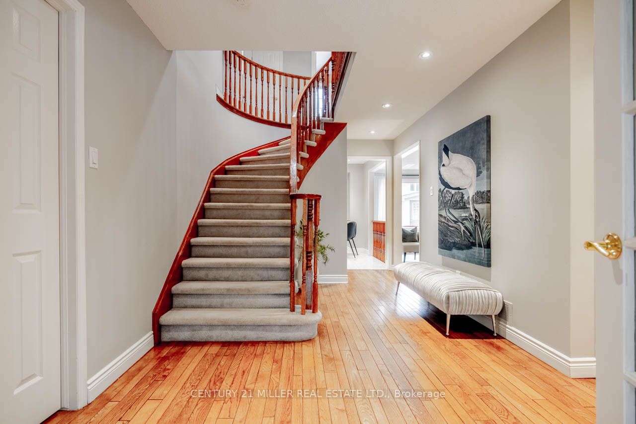 501 Mathewman Cres