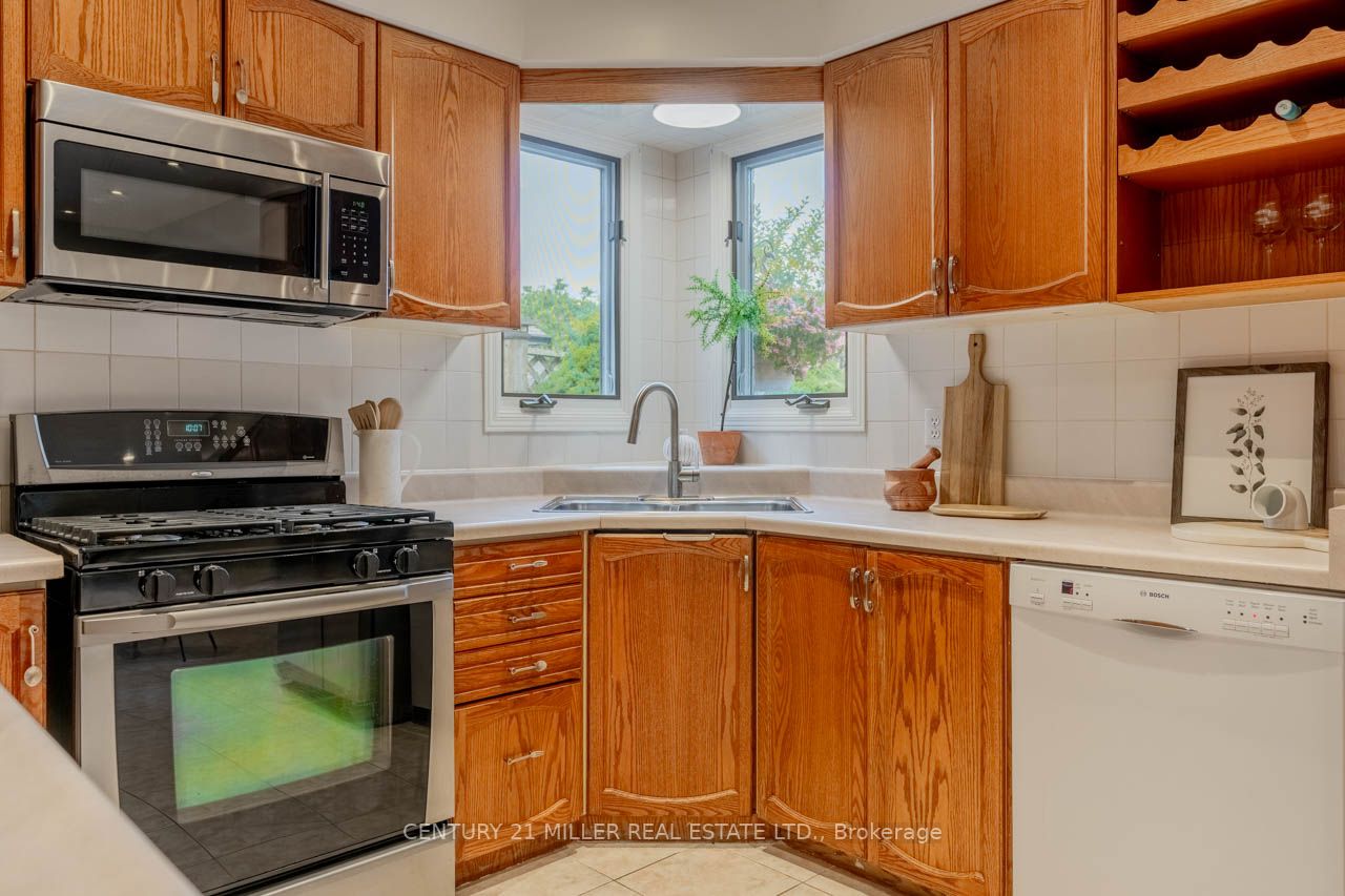 501 Mathewman Cres