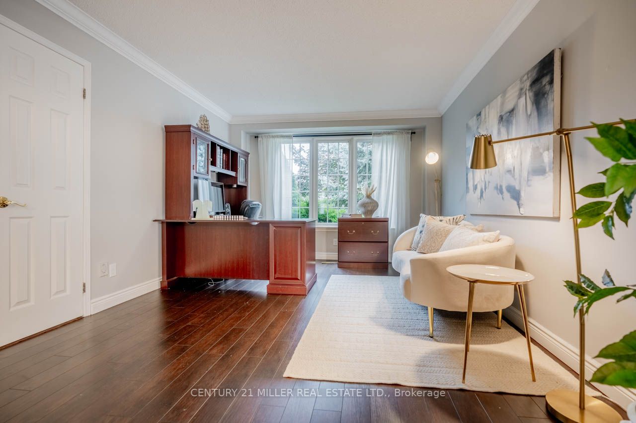 501 Mathewman Cres