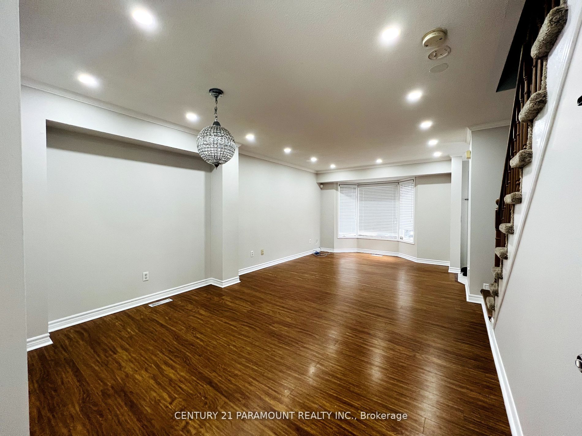 24 Softneedle Ave