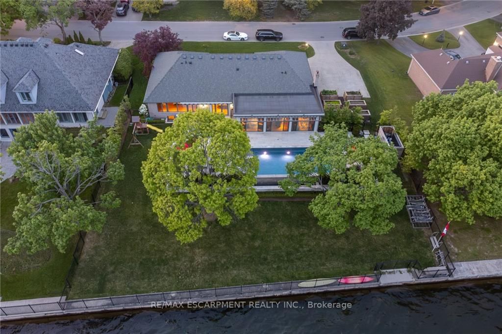 90 Oaklands Park Crt