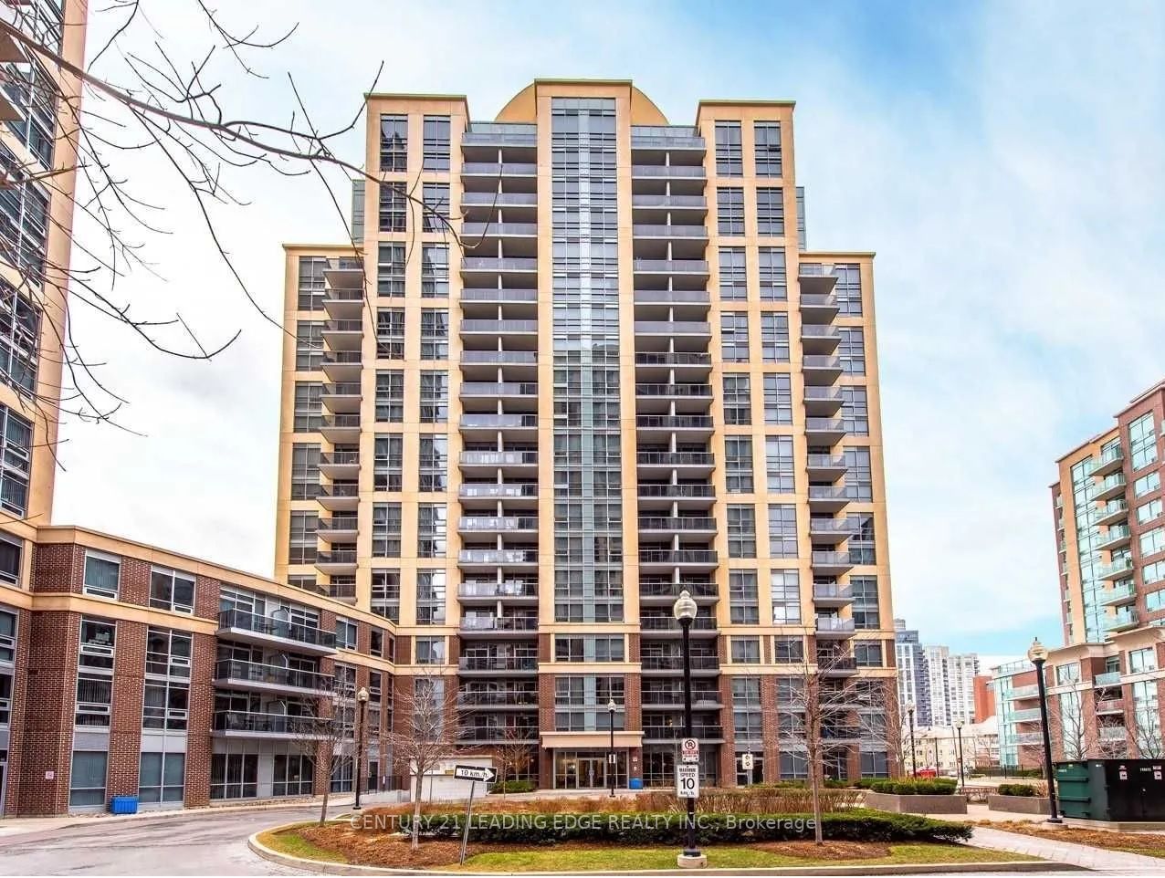 1 Michael Power Pl, #512