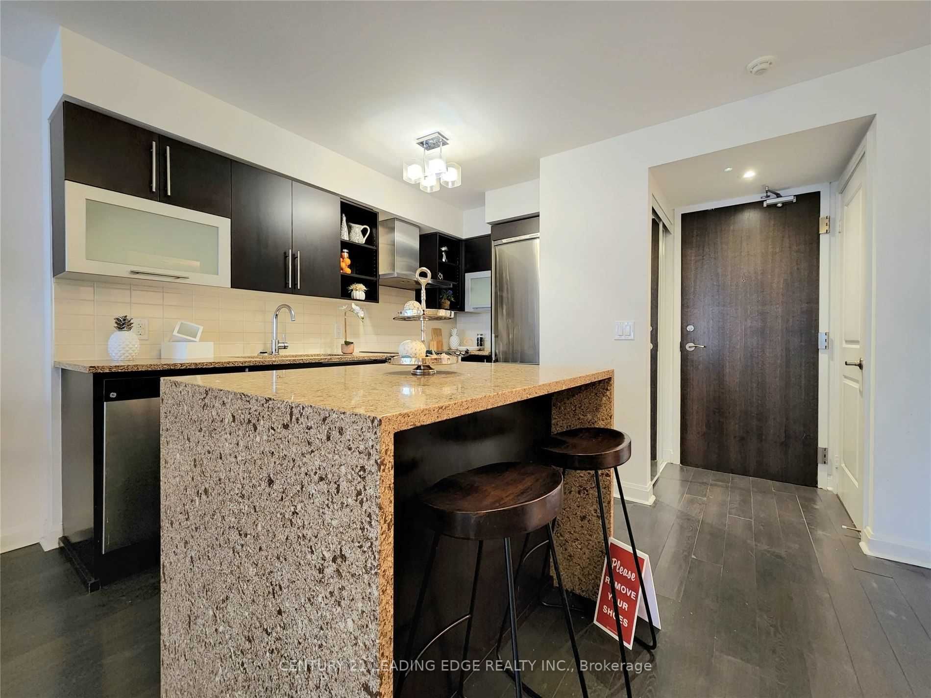 1 Michael Power Pl, #512