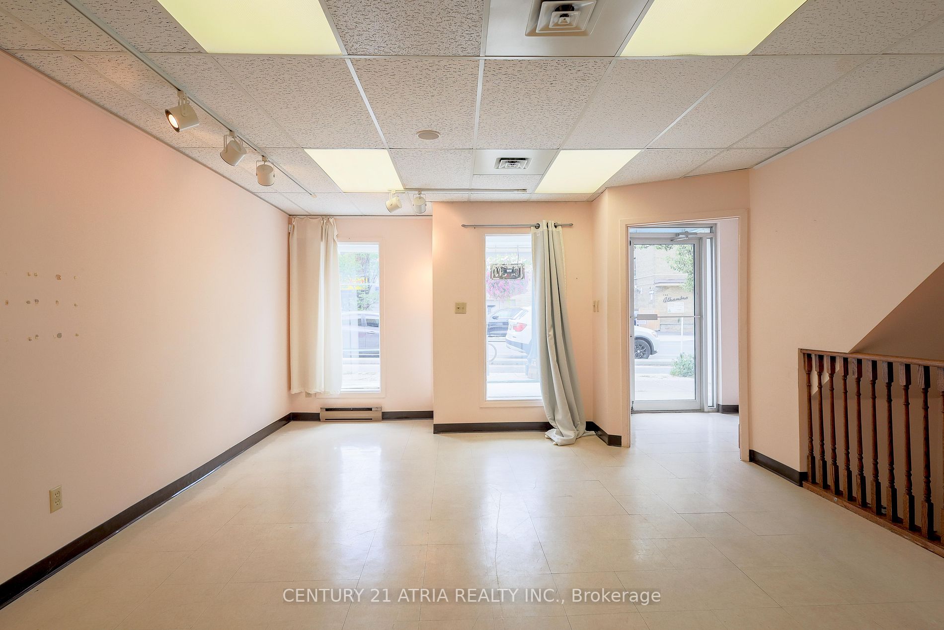 1614 Bloor St W