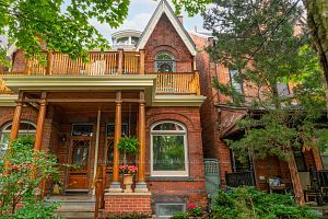 125 Macdonell Ave