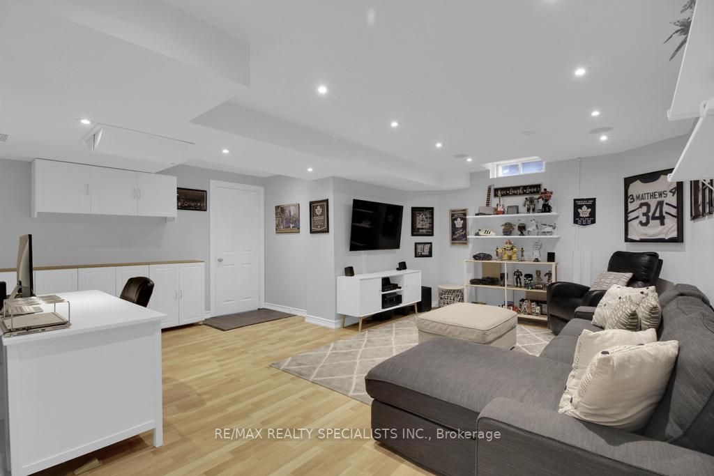 1029 Mccuaig Dr