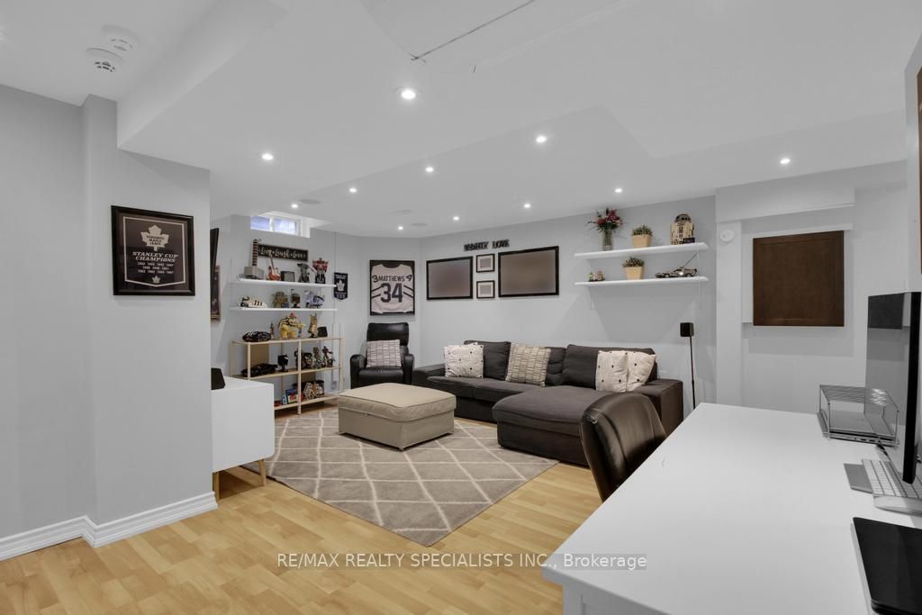 1029 Mccuaig Dr