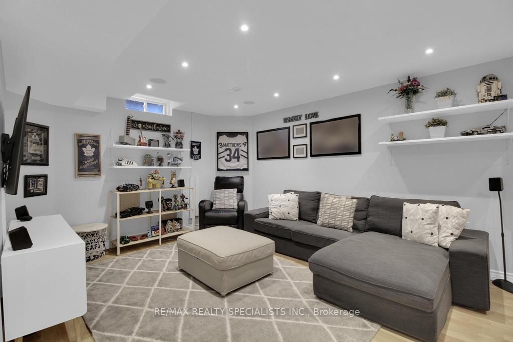 1029 Mccuaig Dr