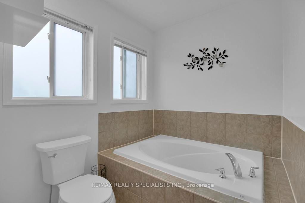 1029 Mccuaig Dr