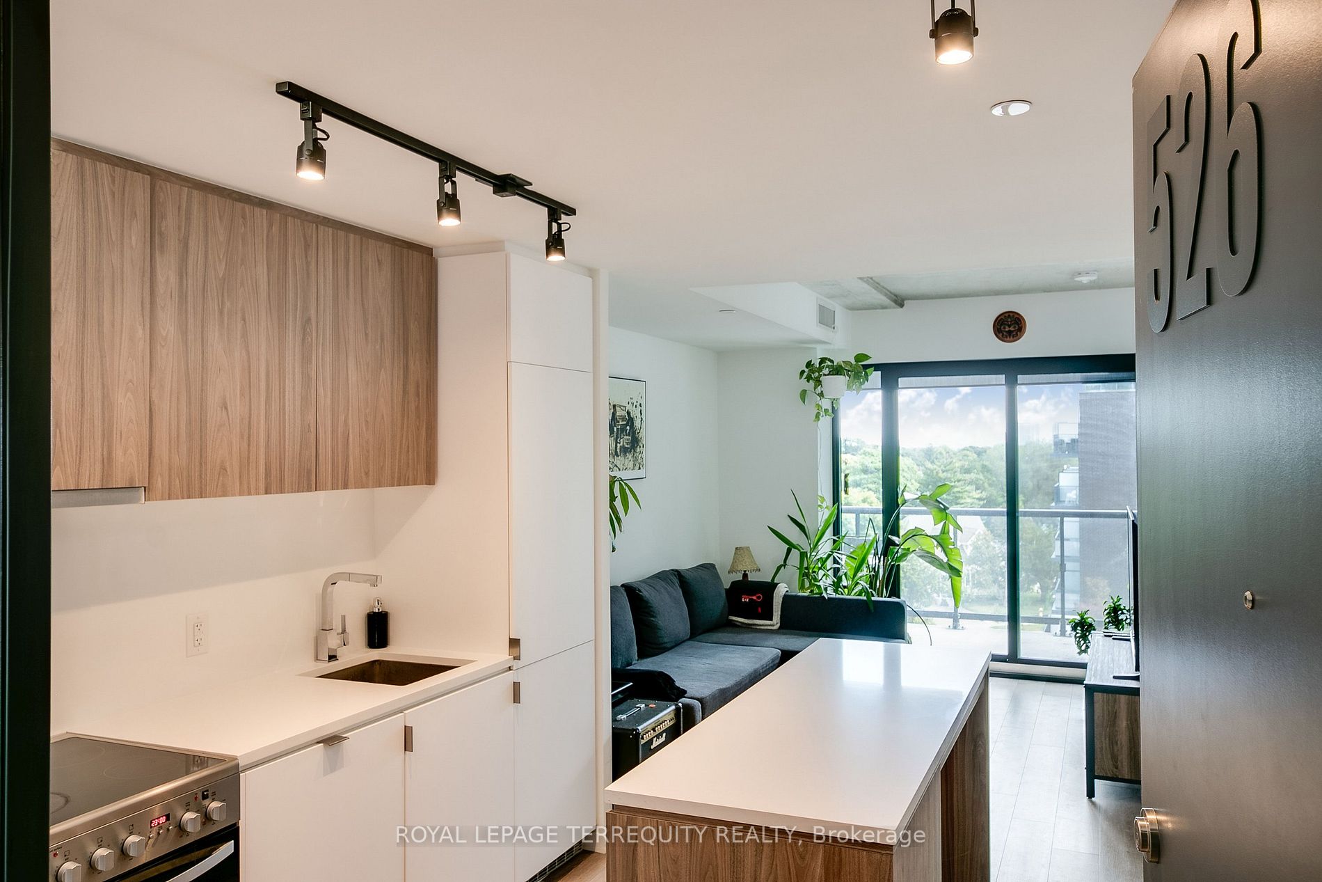 Listing W6819044 - Large Photo # 3
