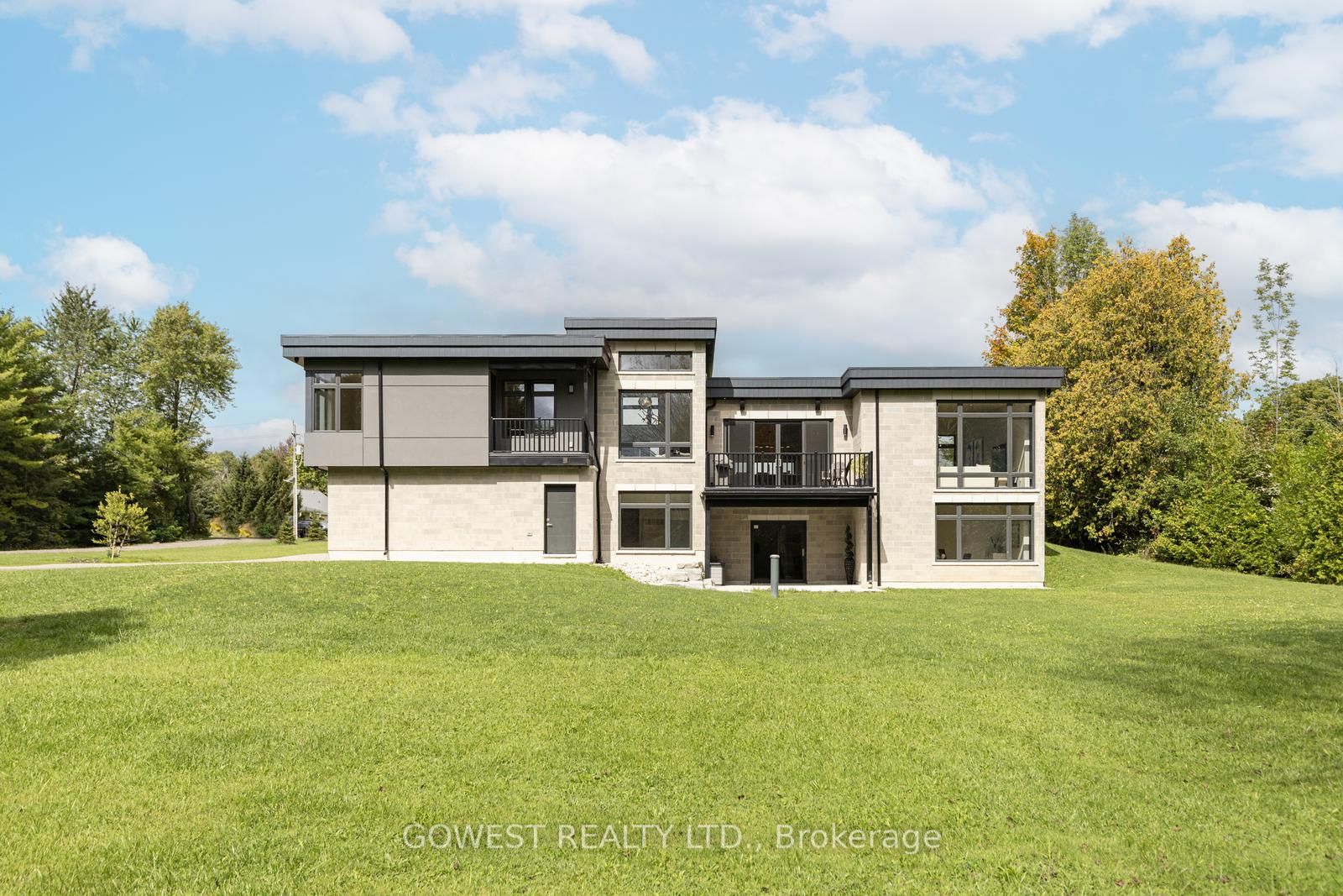 3232 20 Side Rd