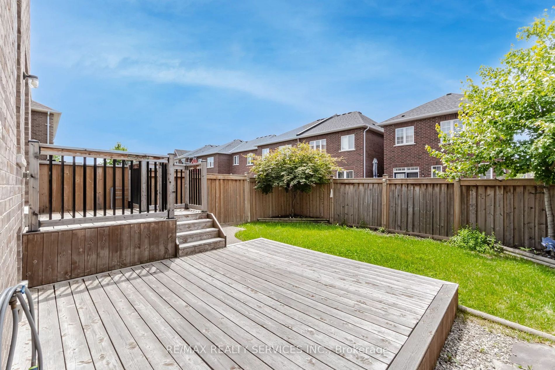 76 Blackberry Valley Crescent