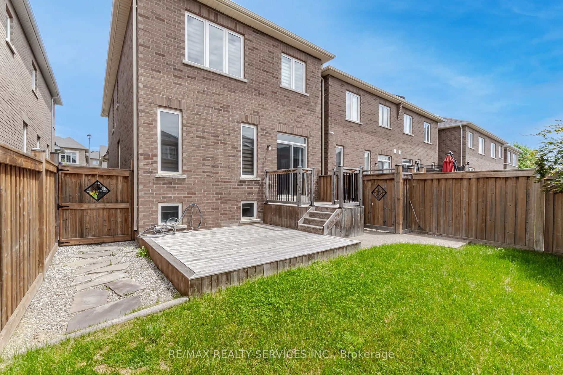 76 Blackberry Valley Crescent