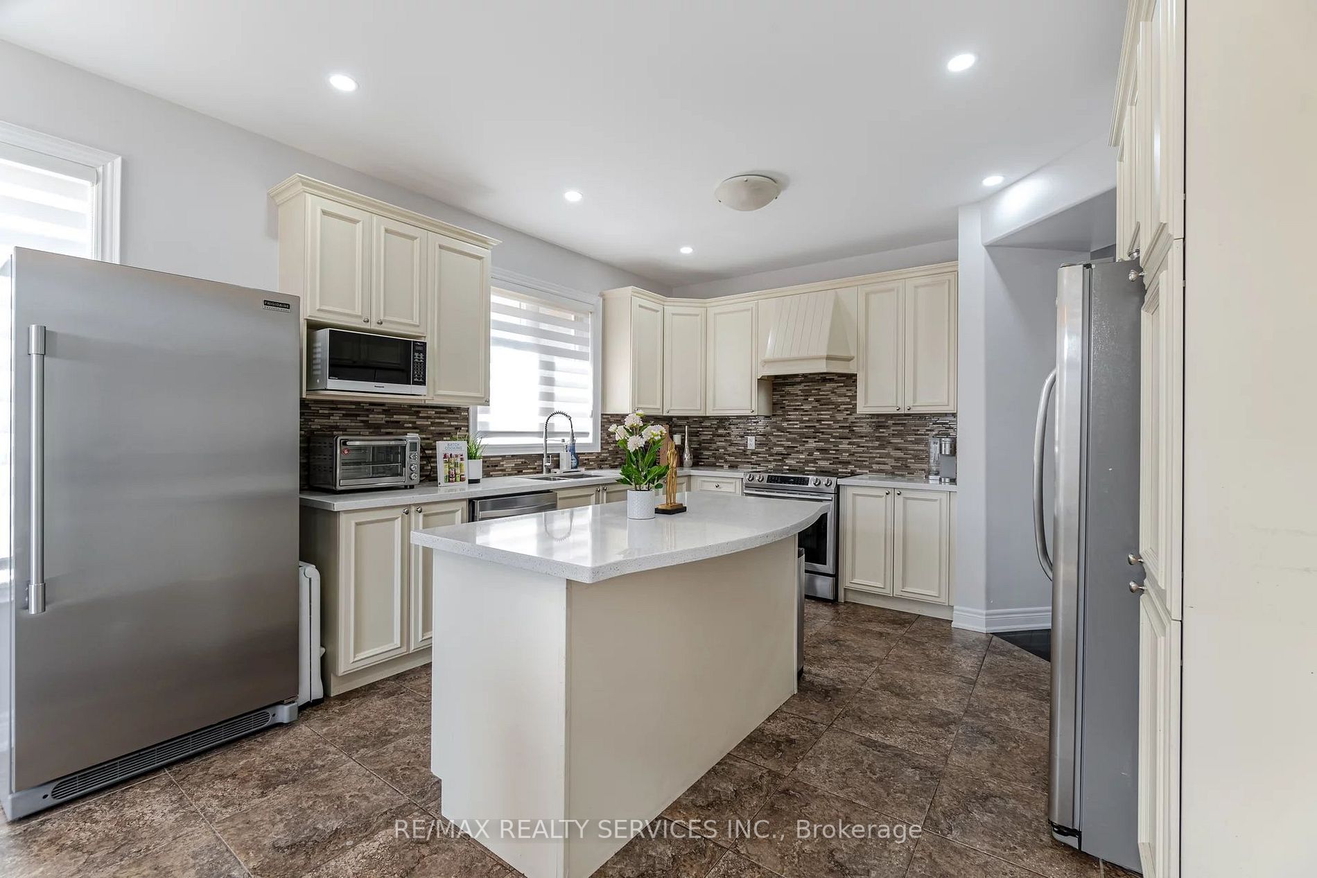 24 Fort Williams Dr