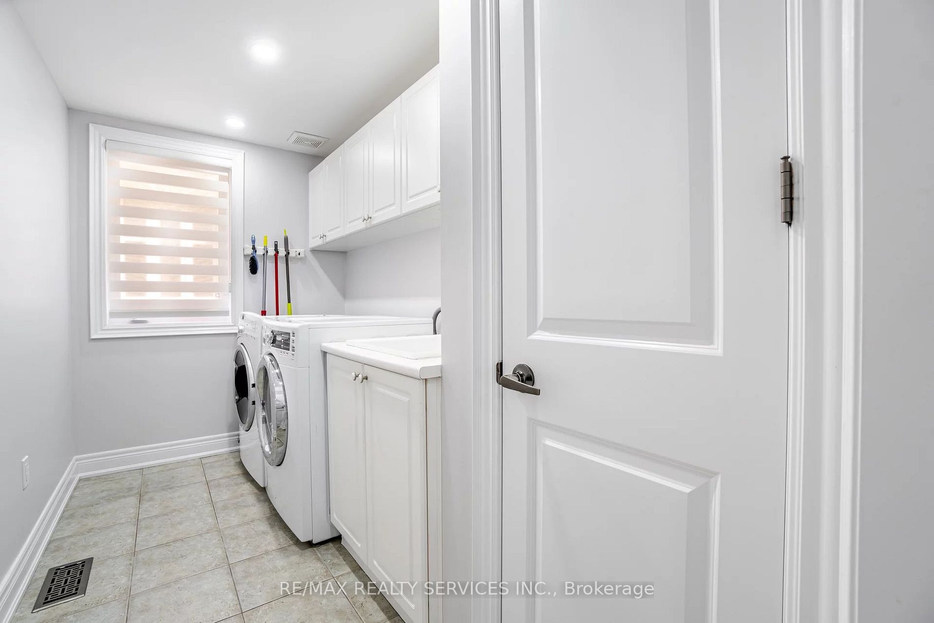24 Fort Williams Dr