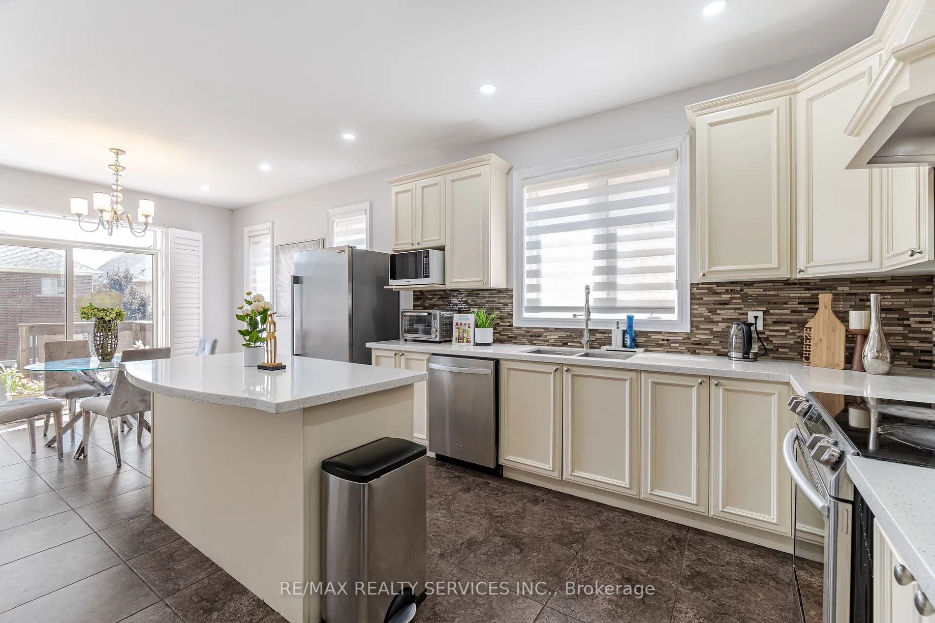 24 Fort Williams Dr