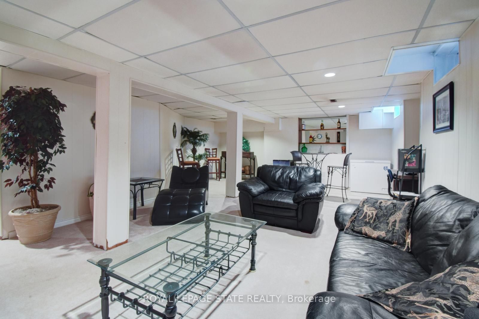 2252 Abbotsbury St