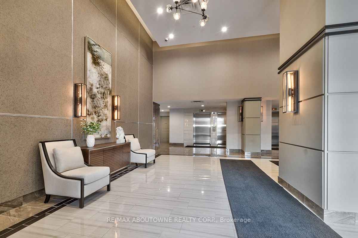 2486 Old Bronte Rd, #318