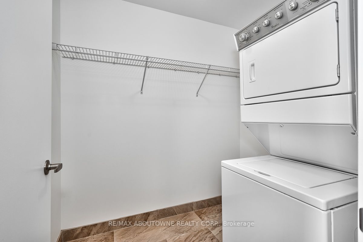 2486 Old Bronte Rd, #318