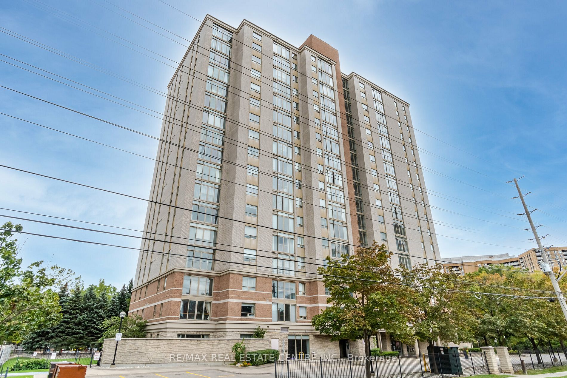 200 Burnhamthorpe Rd E, #1406