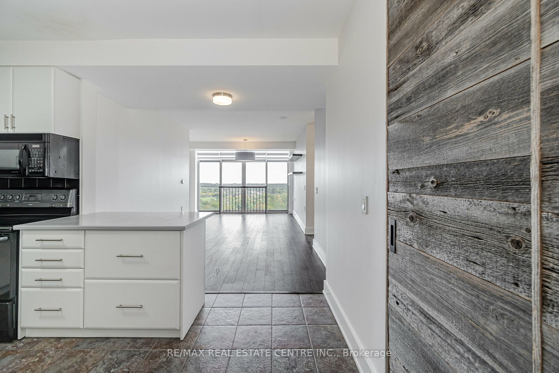 200 Burnhamthorpe Rd E, #1406