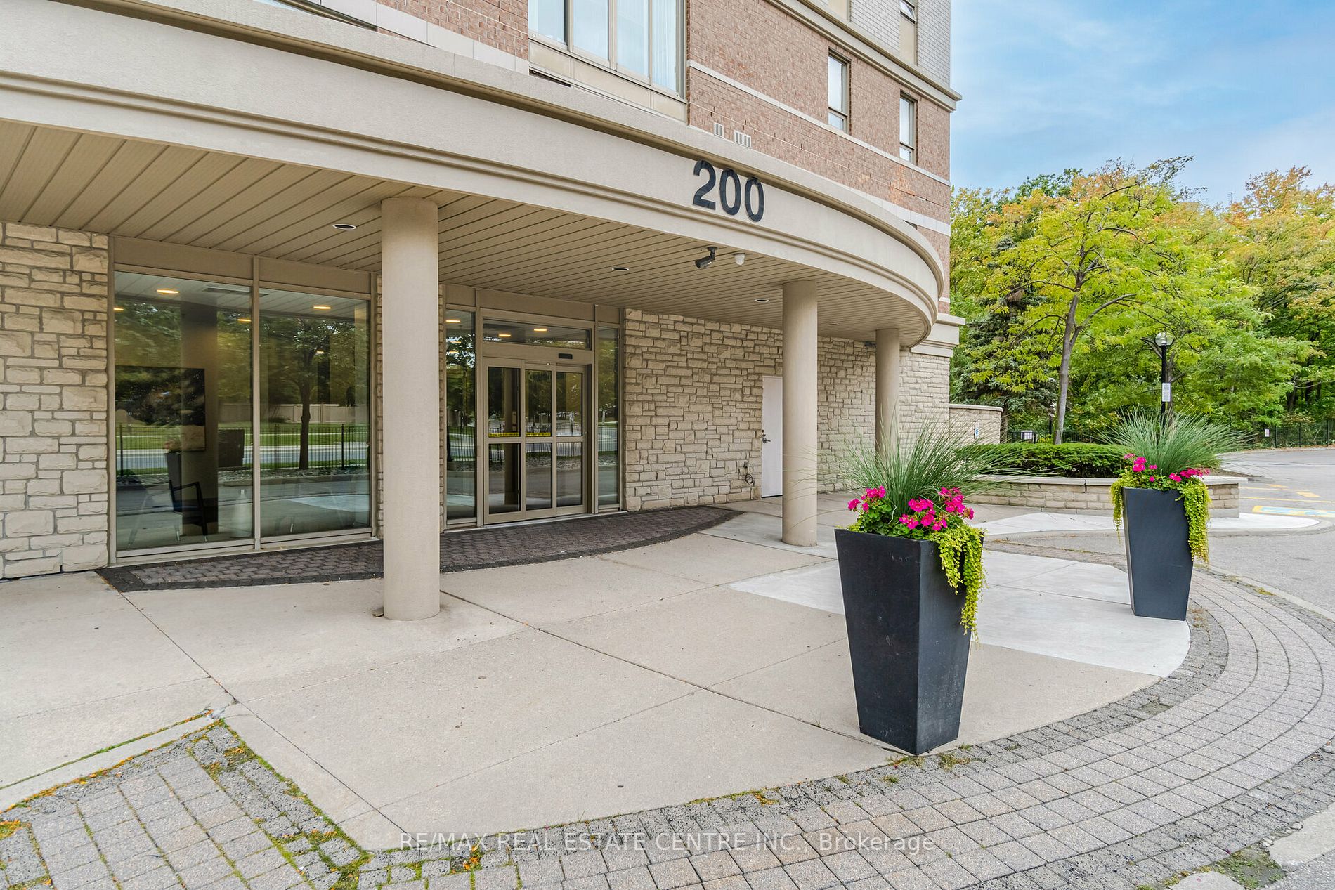 200 Burnhamthorpe Rd E, #1406