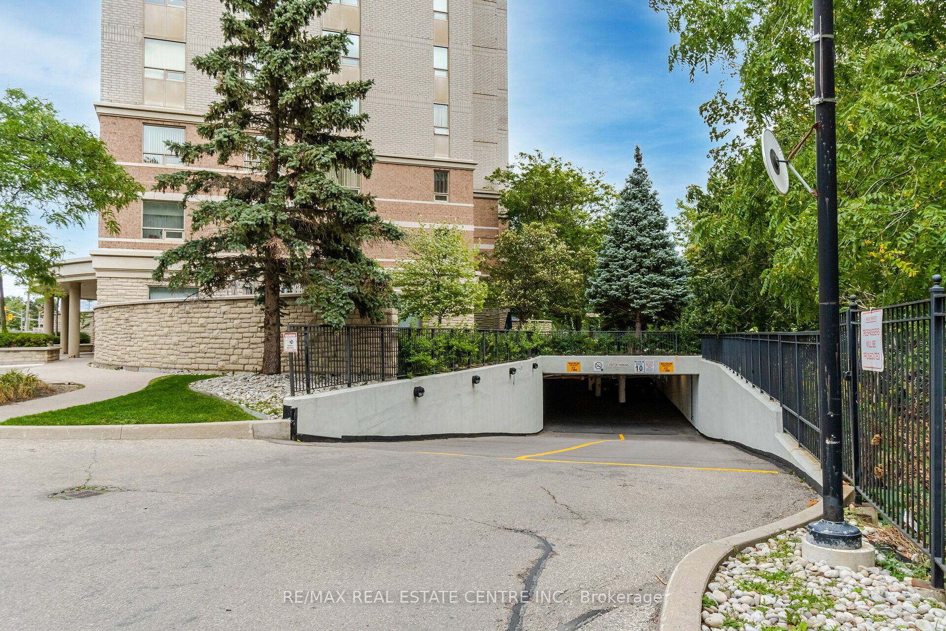 200 Burnhamthorpe Rd E, #1406