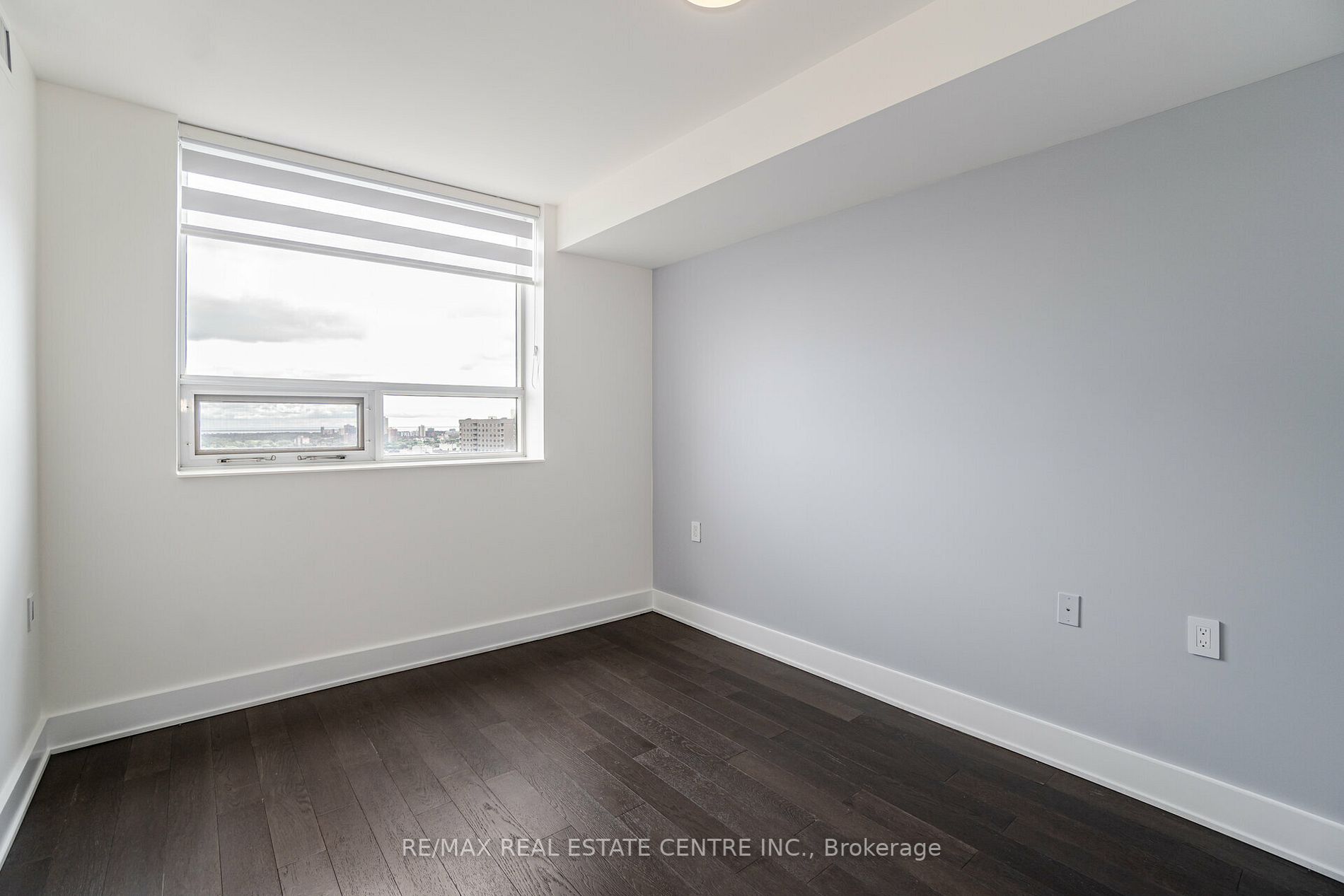200 Burnhamthorpe Rd E, #1406