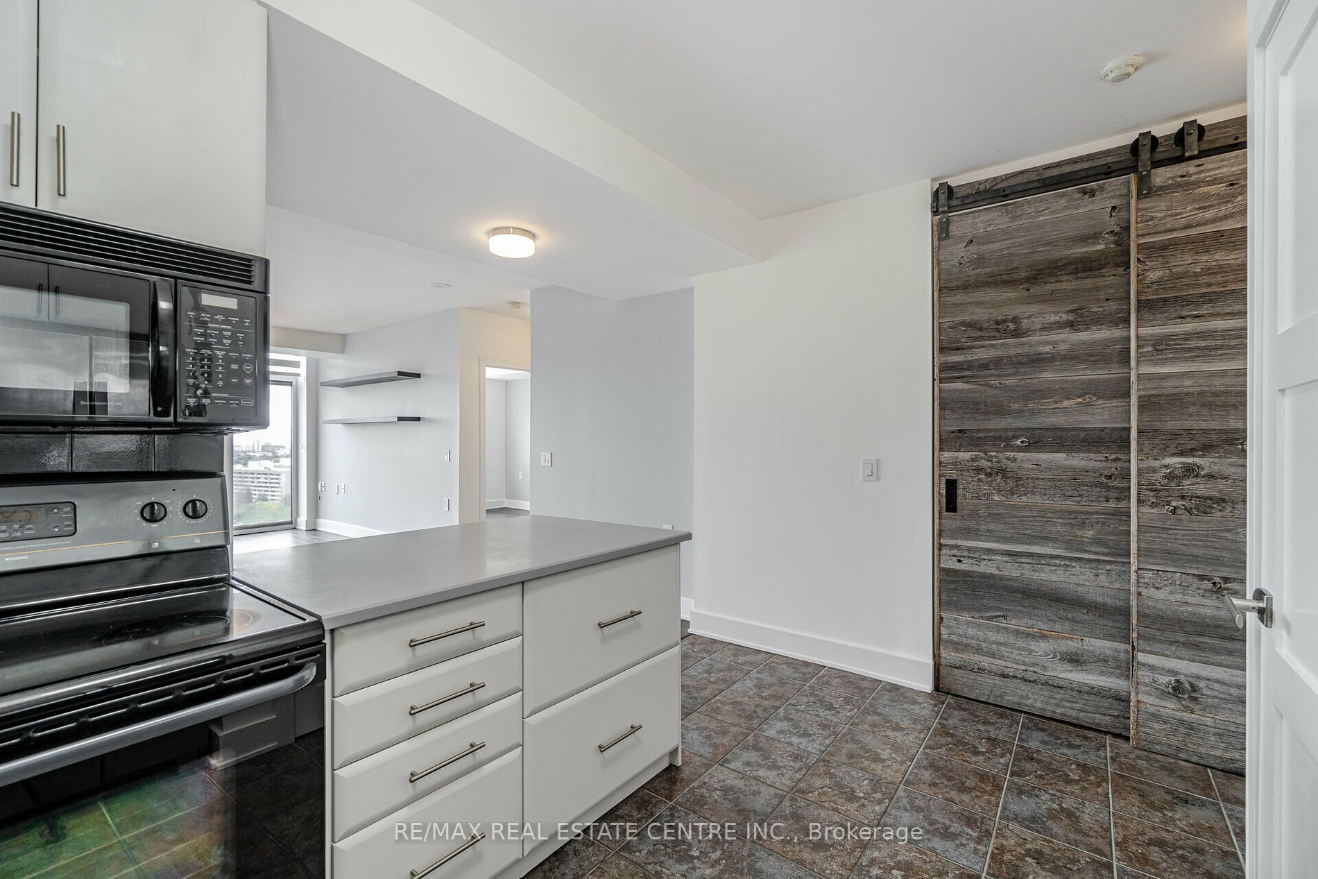 200 Burnhamthorpe Rd E, #1406