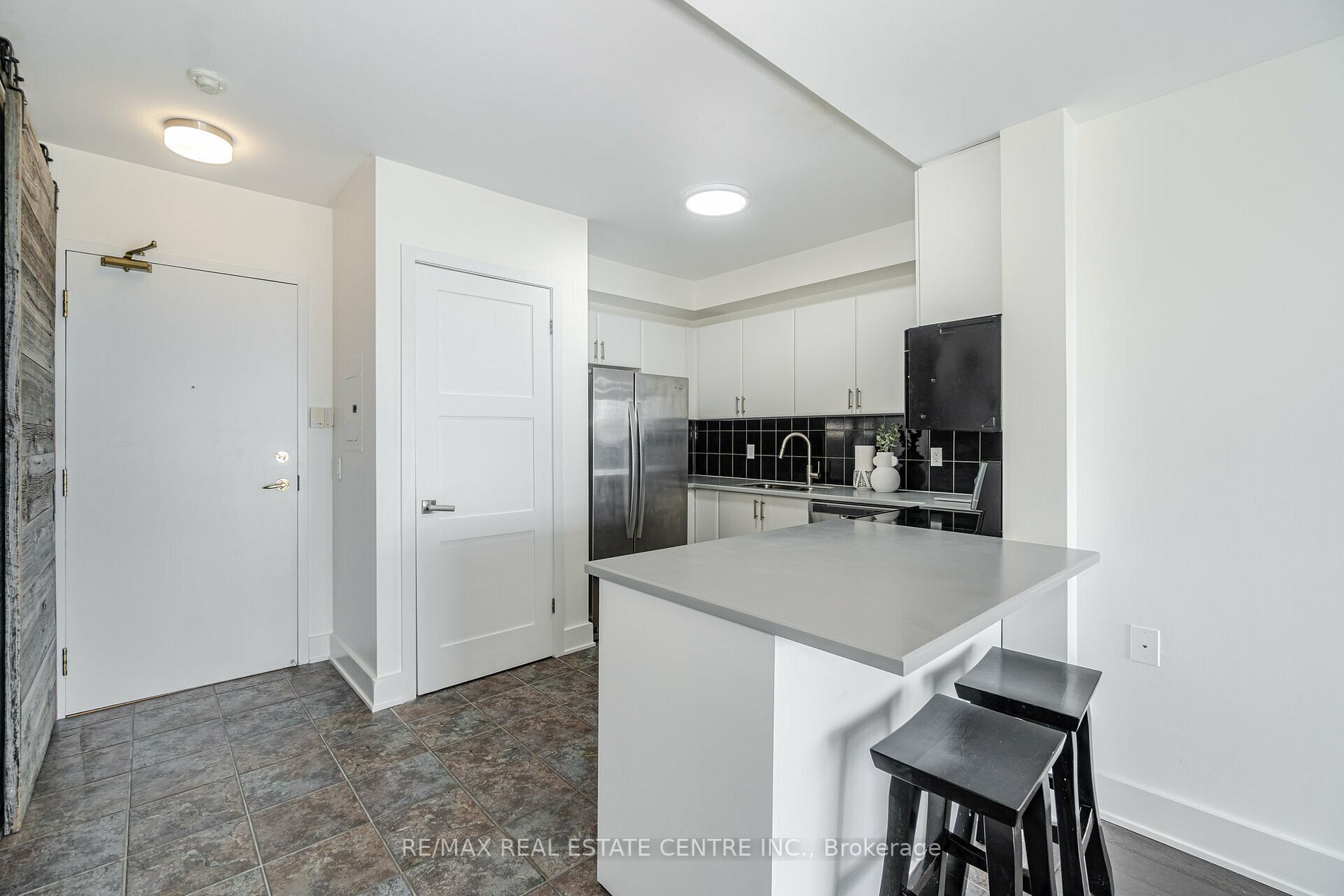 200 Burnhamthorpe Rd E, #1406