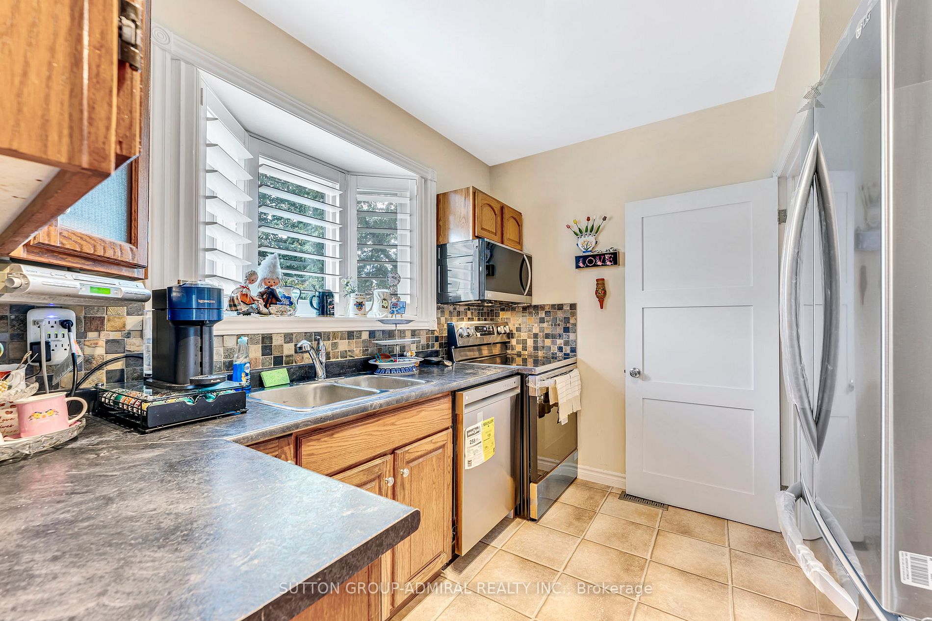102 Meadowbrook Dr