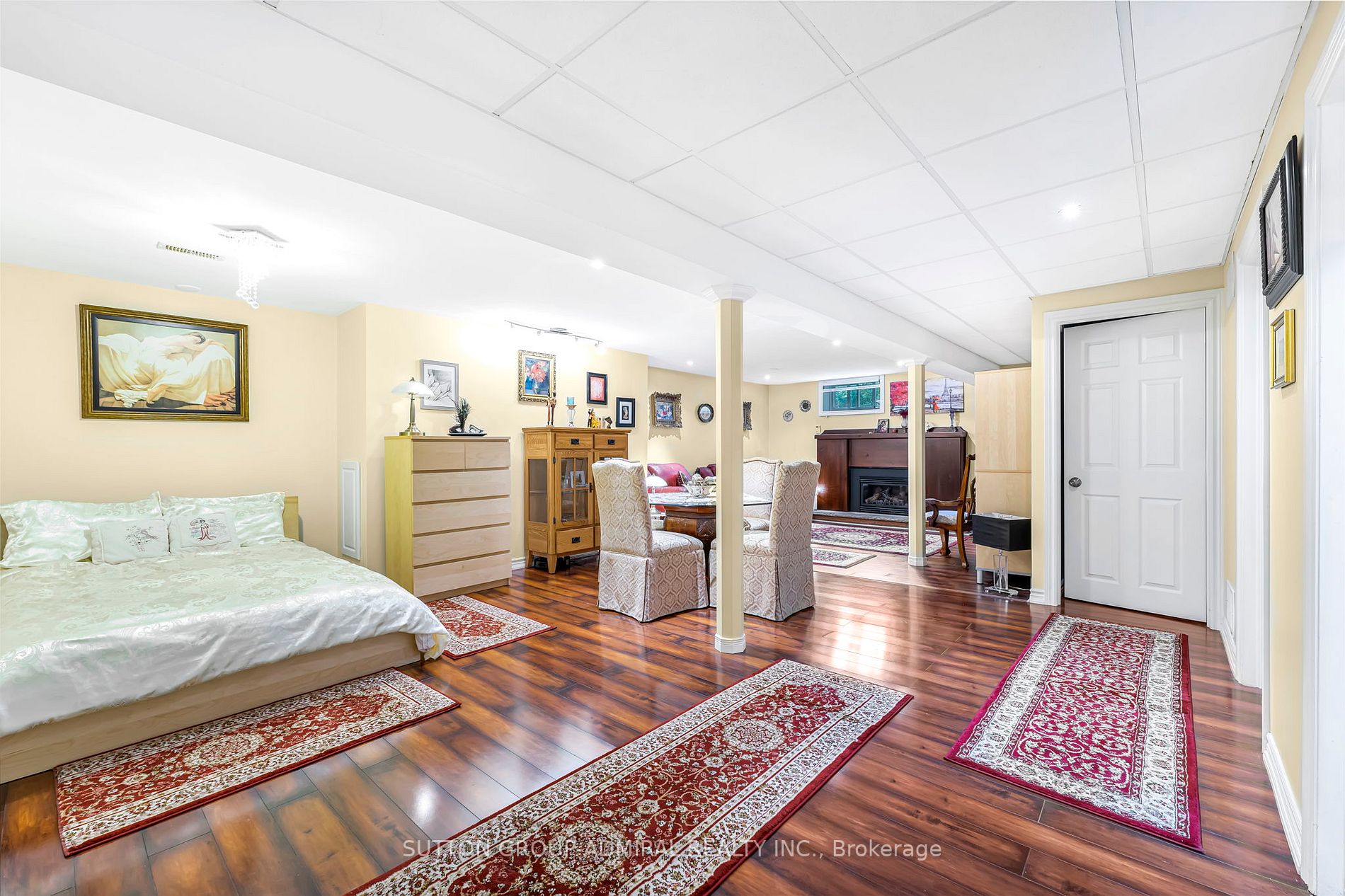 102 Meadowbrook Dr
