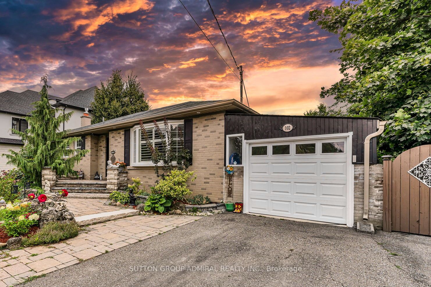 102 Meadowbrook Dr