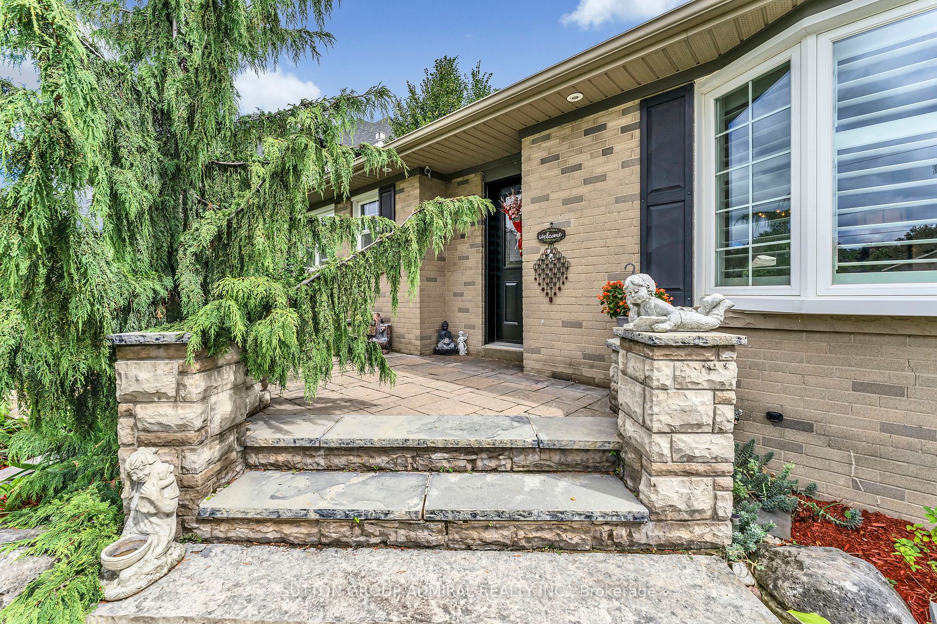 102 Meadowbrook Dr