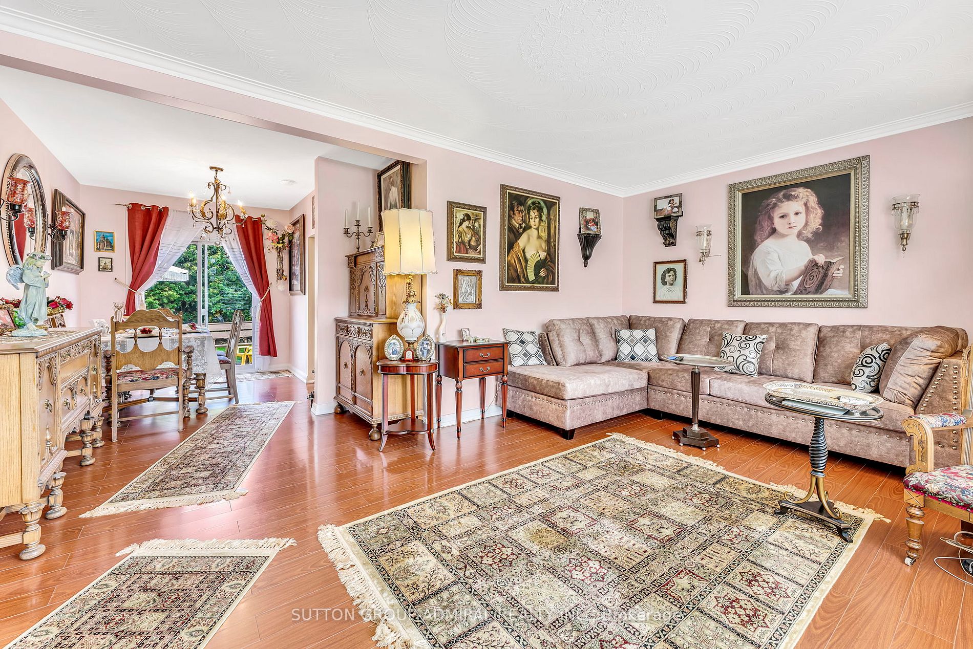 102 Meadowbrook Dr