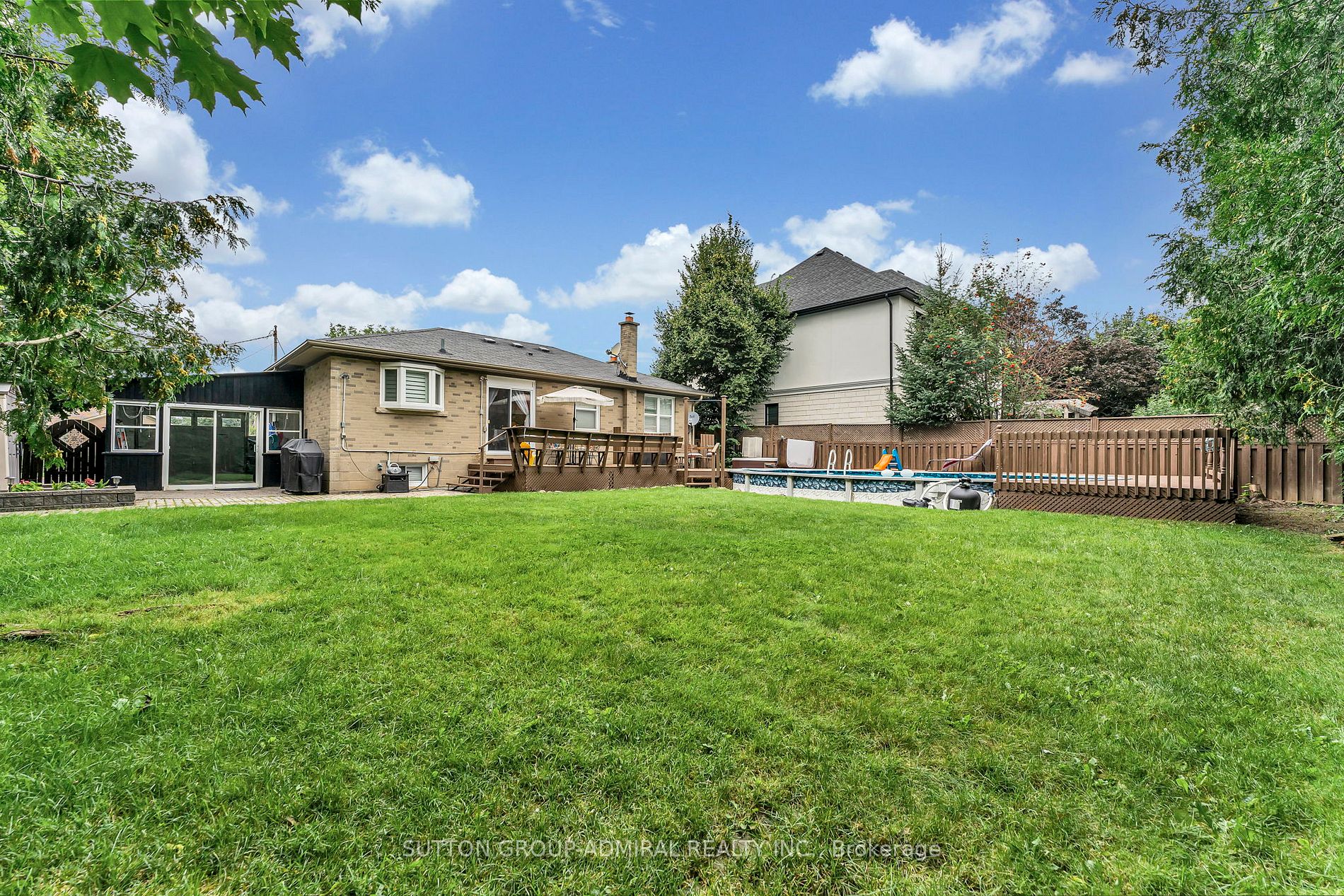 102 Meadowbrook Dr