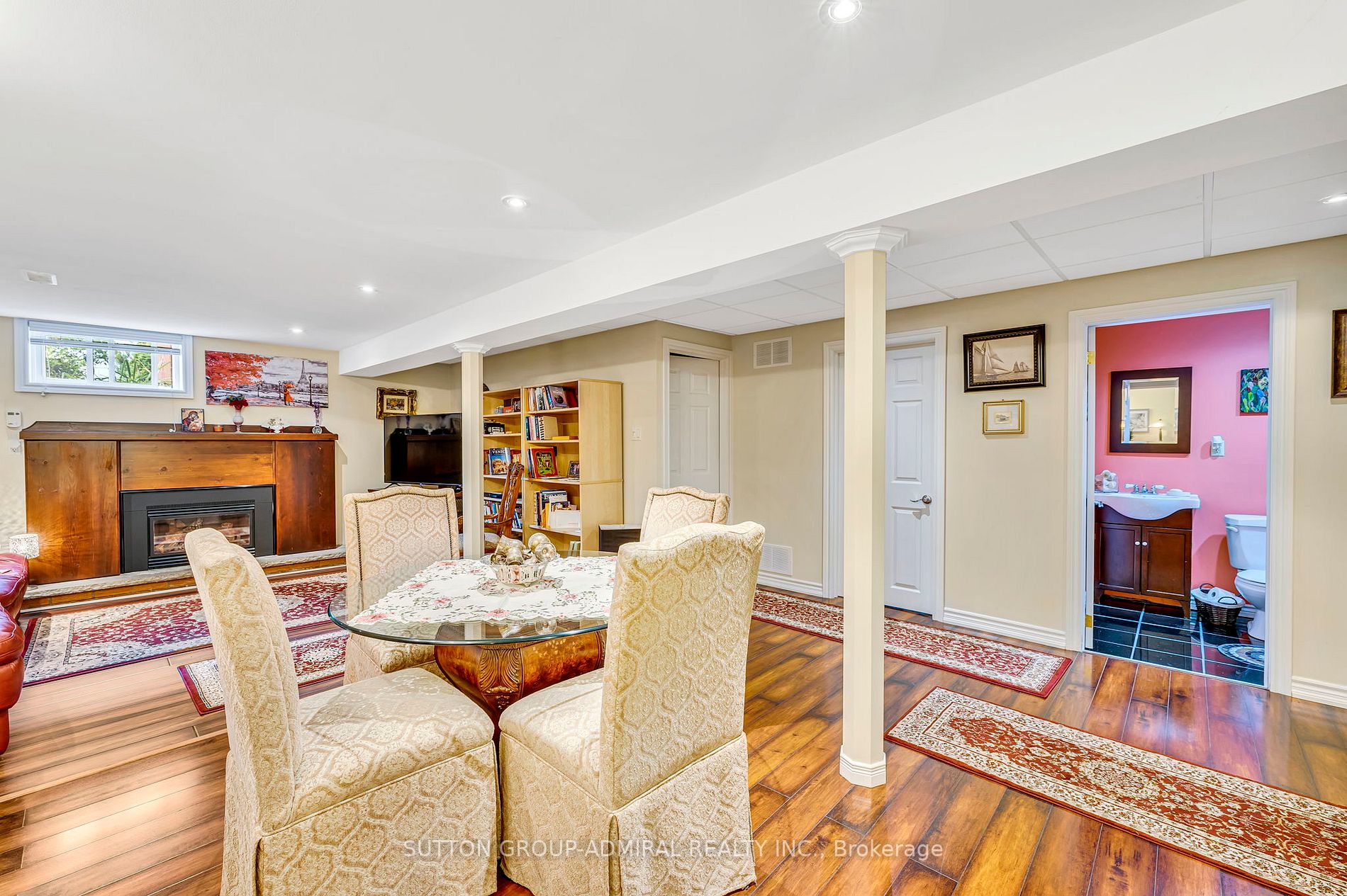 102 Meadowbrook Dr