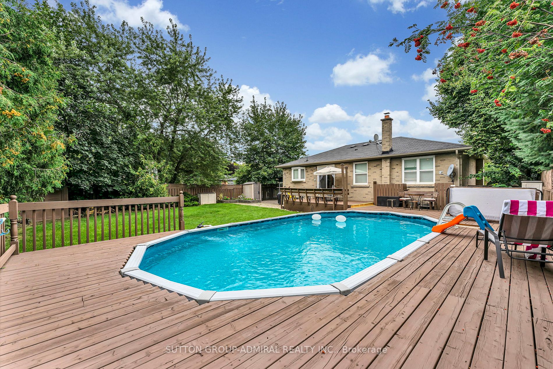 102 Meadowbrook Dr